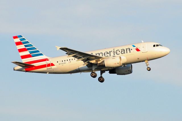 Airbus A319 (N710UW)