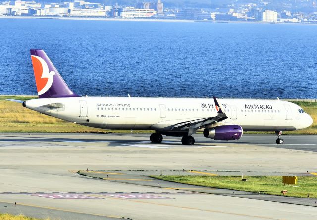 Airbus A321 (B-MCE)