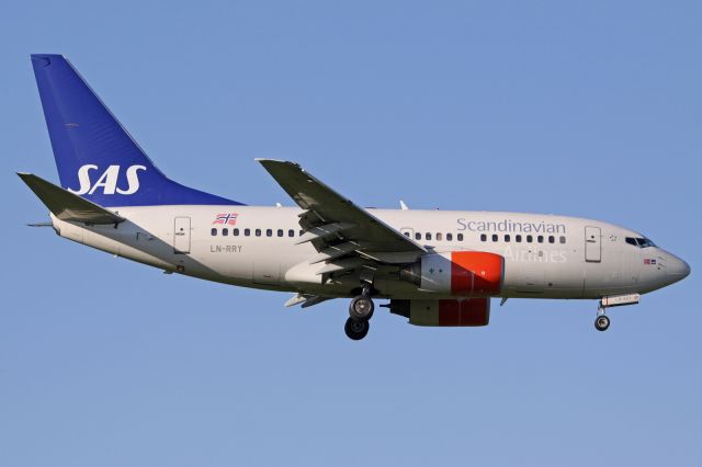 BOEING 737-600 (LN-RRY)