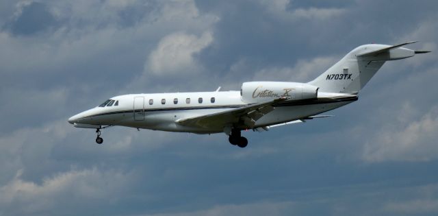 Cessna Citation X (N703TX) - On final is this 2000 Cessna Citation 750 in the Spring of 2020.