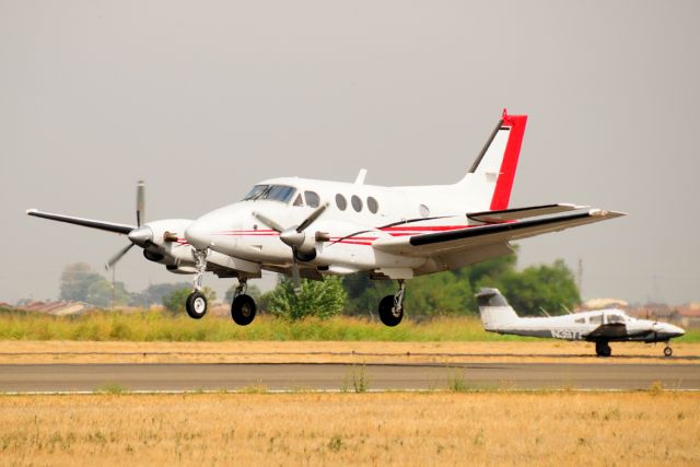 Beechcraft King Air 90 (N888MA) - N888MA 1975BEECH C90 ( King Air ) - SIERRA AIR CENTER INC, LIVERMORE, CA @ KMCE