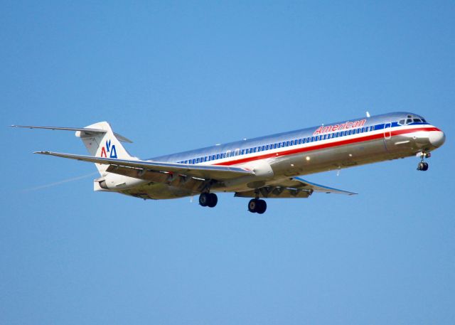 McDonnell Douglas MD-82 (N505AA) - At DFW. 