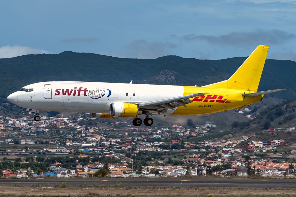 BOEING 737-400 (EC-MEY)