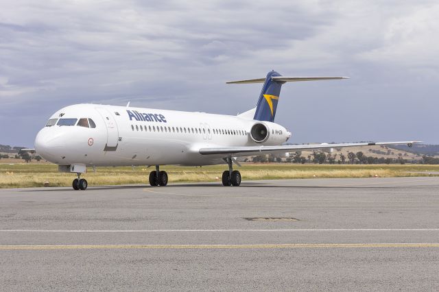 Fokker 100 (VH-UQW) - Alliance (VH-UQW) Fokker 100 taxiing at Wagga Wagga Airport.