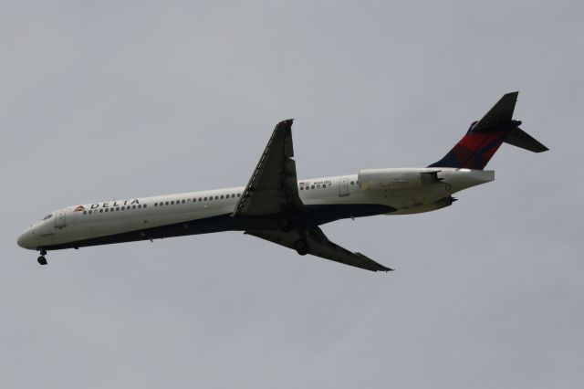 McDonnell Douglas MD-88 (N961DL) - Delta Flight 1905 (N961DL) arrives at Sarasota-Bradenton International Airport following a flight from Hartsfield-Jackson Atlanta International Airport