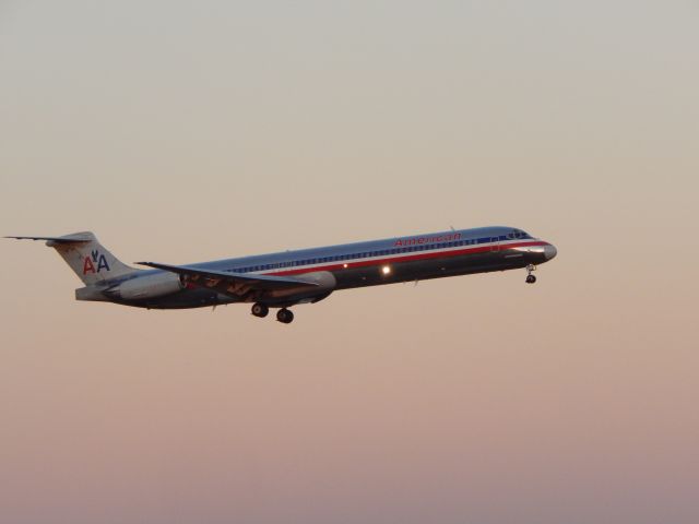 McDonnell Douglas MD-82 (N482AA) - N482AA on short final to 18R.