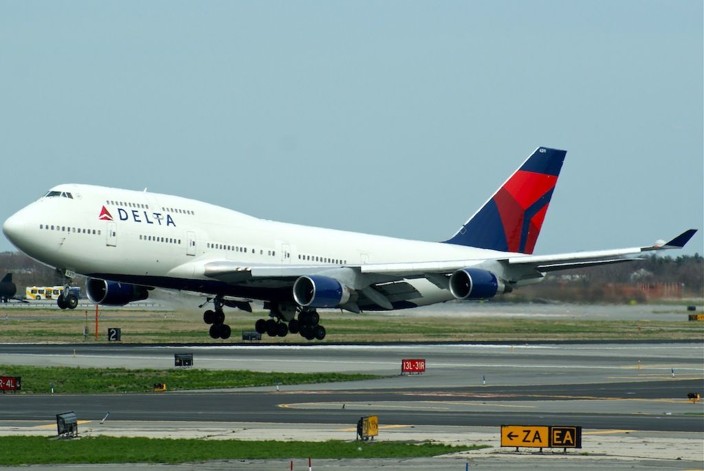 Boeing 747-400 (N671US)