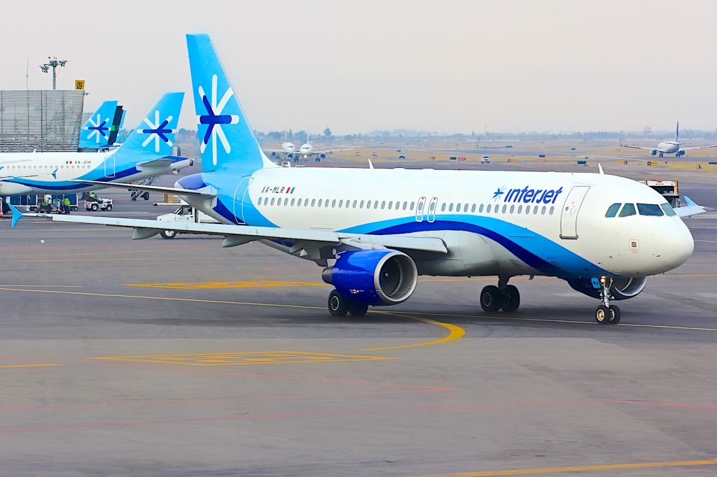 Airbus A320 (XA-MLR)