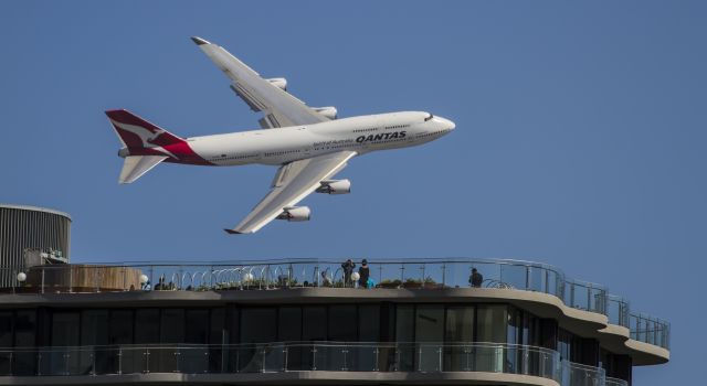 Boeing 747-400 (VH-OEH) - VH-OEH Performing display over F1 Grand Prix 2015, Melbourne, Victoria, Australia. A display I will remember for years to come!!br /br /a rel=nofollow href=http://www.flickr.com/photos/andrew_h-g/http://www.flickr.com/photos/andrew_h-g//a