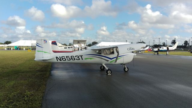 Cessna Skyhawk (N6563T)