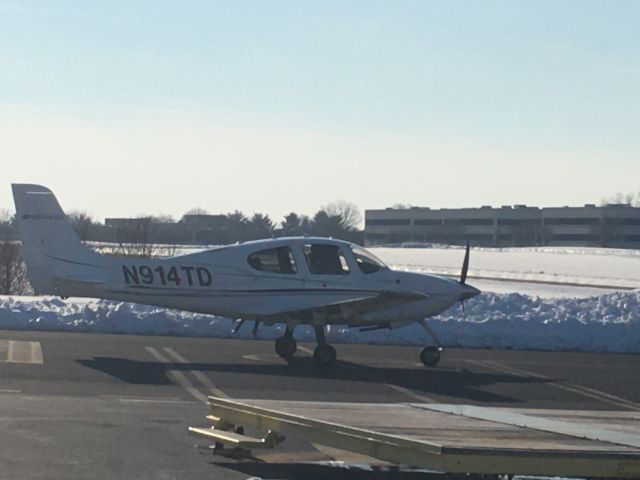 Cirrus SR-20 (N914TD) - N914TD (SR20) departing Wings Field (KLOM)br /Photo Date: February 21, 2021