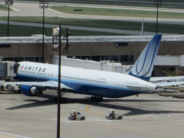 BOEING 767-300 (N659UA)