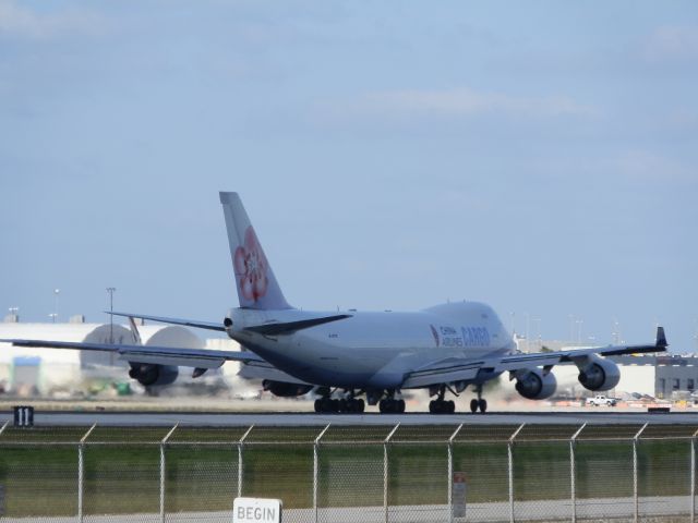 Boeing 747-400 (B-18716)