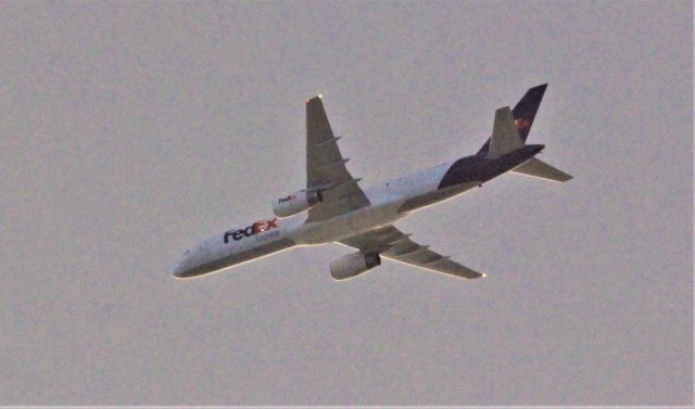 Boeing 757-200 (C-FMEP) - C-FMEP Boeing 757-2B7 Mal-7054 Morningstar Air Express Inc en vol au dessus de Lavaltrie QC. le 02-06-2021 à 20:15br /;25