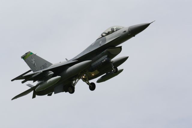 Lockheed F-16 Fighting Falcon — - The most interesting thing about this photo is if you enlarge picture the pilot is looking down at me as he is landing is aircraft,London,Intl,Airport,London,Ontario,Canada CYXU/YXU  Taken June,19/2009. Coming in for weekend airshow in St.Thomas,Ont