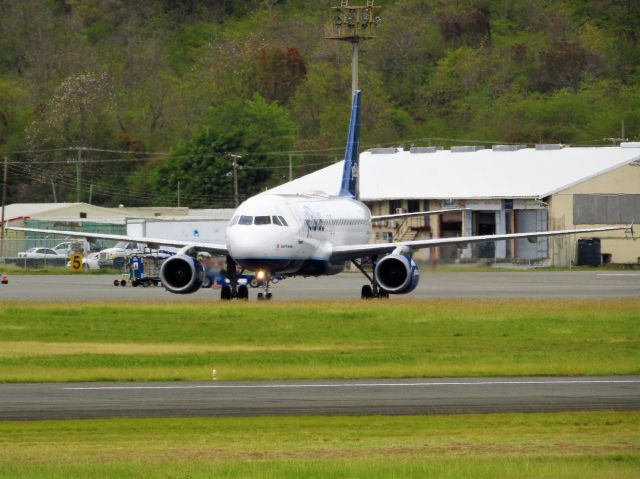 Airbus A320 (N662JB)