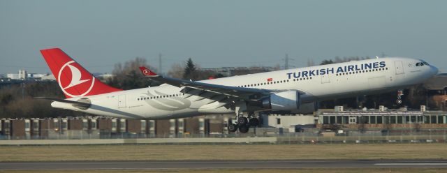 Airbus A330-300 (TC-JNT)