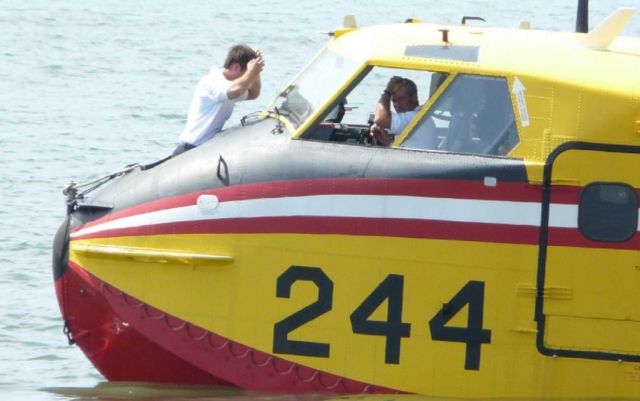 Canadair CL-415 SuperScooper (C-GQBF) - QUE 244  CL-415  Petite pause