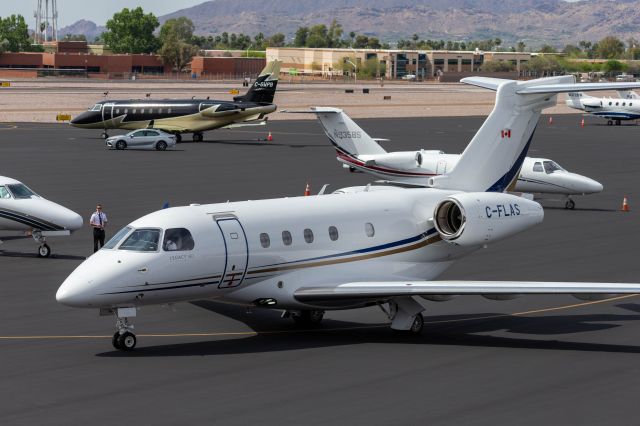 Embraer Legacy 450 (C-FLAS)