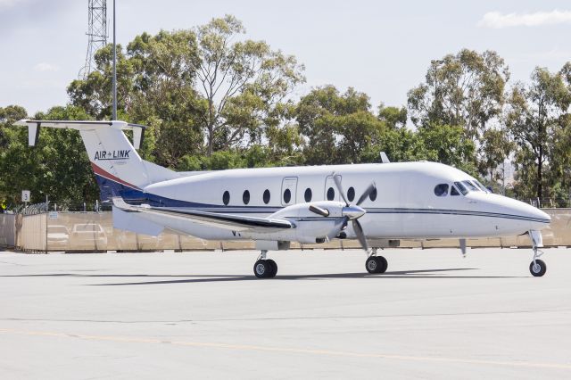 Beechcraft 1900 (VH-RUE) - Air Link (VH-RUE) Beech 1900D taxiing at Wagga Wagga Airport.