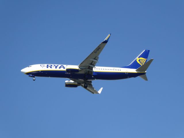 Boeing 737-800 (EI-DPN) - Ryanair B737-800(WL) EI-DPN shortly before landing at FAO. Photo made 21.09.2016 from the Faro lagoons.