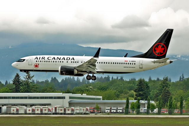 Boeing 737 MAX 8 (C-GEKH)