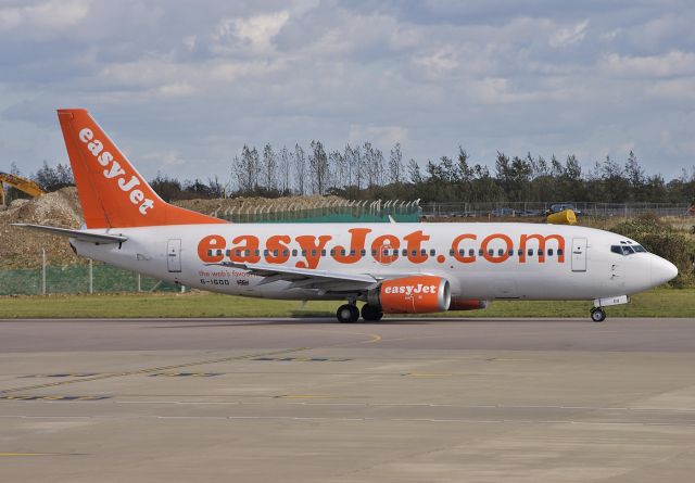 BOEING 737-300 (G-IGOO) - EasyJet - Boeing 737-36N C/N 28557/2862 - G-IGOO - at Luton 2004-10-06.