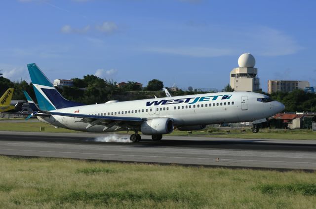 Boeing 737-800 (C-GZWS)