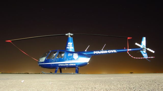 Robinson R-44 (PR-YFH)