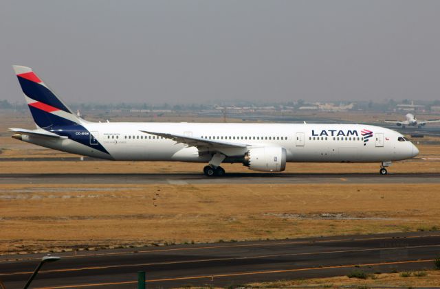 Boeing 787-9 Dreamliner (CC-BGN) - Latam / Boeing 787-9 / MSN 38771 / CC-BGN / MMMX 04/2021