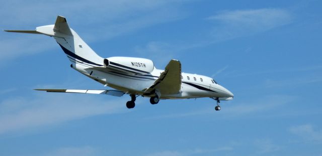 Cessna Citation X (N125TH) - On short final is this 2002 Cessna Citation 750 in the  Summer of 2022.