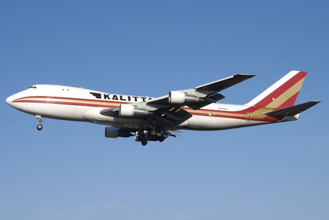 Boeing 747-200 (N704CK) - Kalitta Air - Boeing 747-209F C/N 22299/462 - N704CK - Approach to Runway 25R at Brussels (EBBR/BRU) - 2005-Jan-16. Aircraft was damaged beyong repair 2008-May-25 at Brussels - broken up.