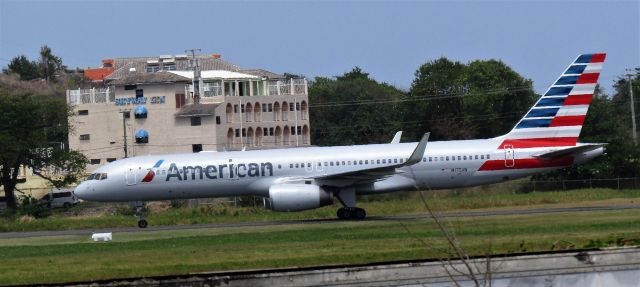 Boeing 757-200 (N175AN)