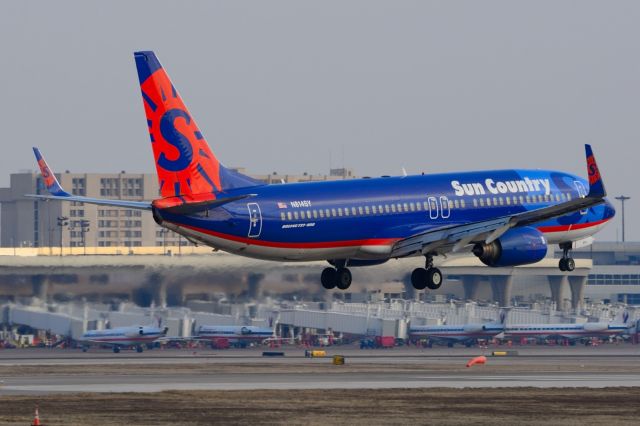 Boeing 737-800 (N814SY) - Sun Country - N814SY - B737-800 - Arriving KDFW 02/16/2014