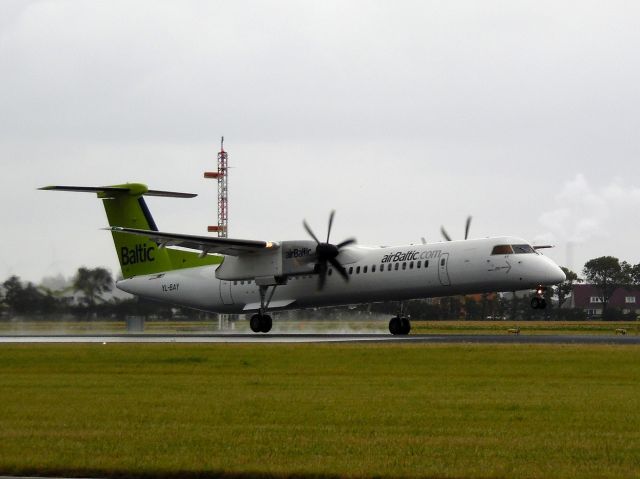 de Havilland Dash 8-400 (YL-BAY)