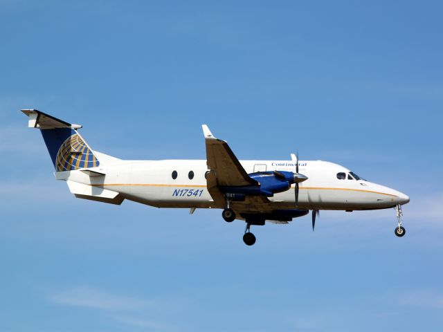 Beechcraft 1900 (N17541)