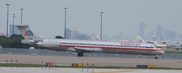 McDonnell Douglas MD-80 (N494AA)