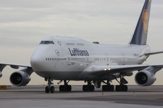 Boeing 747-400 (D-ABVH)