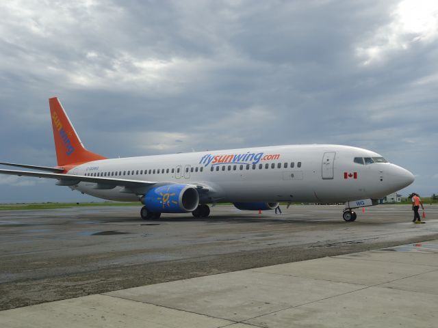 Boeing 737-700 (C-GOWG)