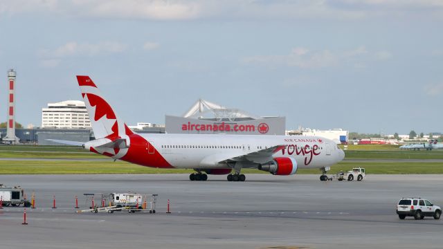 BOEING 767-300 (C-GEOQ) - Air Canada Rouge Boeing 767-375(ER) C-GEOQ in Montréal 