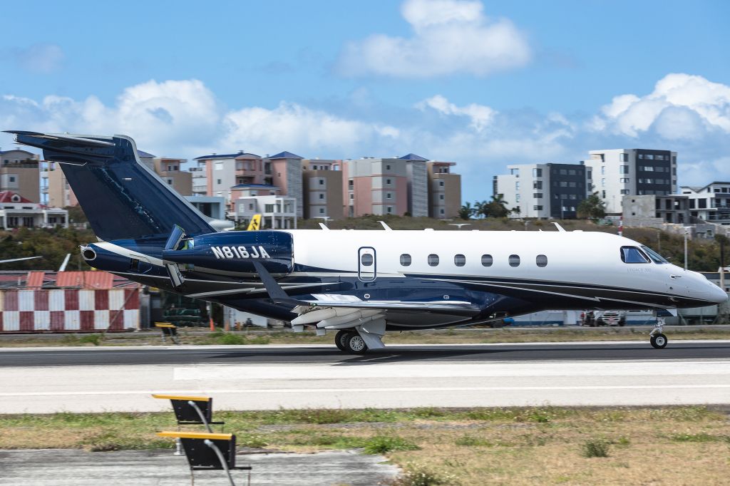 Embraer Legacy 550 (N816JA)