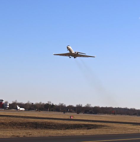 Gulfstream Aerospace Gulfstream V (N516QS) - G5 taking off from runway 1L today, did great for winds being 330 at 20 gusts up to 35. Positive rate, gear up!