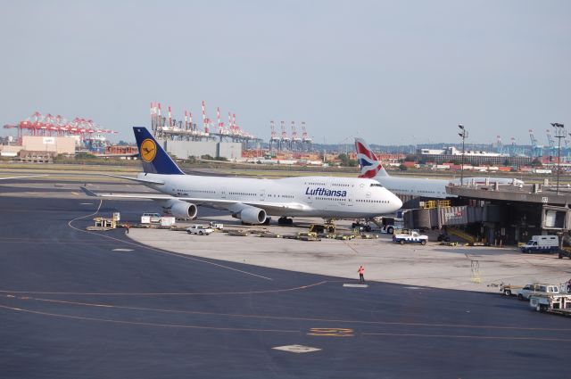 Boeing 747-400 (D-ABVL)