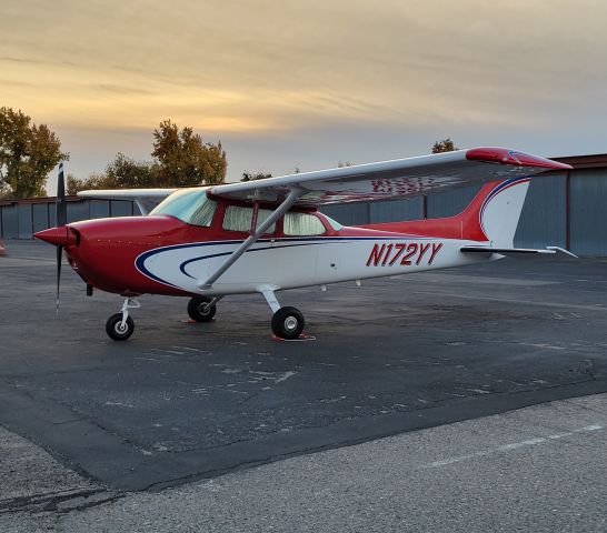 Cessna Skyhawk (N172YY)