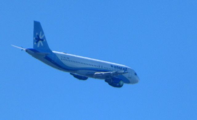 Airbus A320 (XA-INJ) - Shown here is an Interjet Airbus A320 a few minutes until landing in the Summer of 2018.