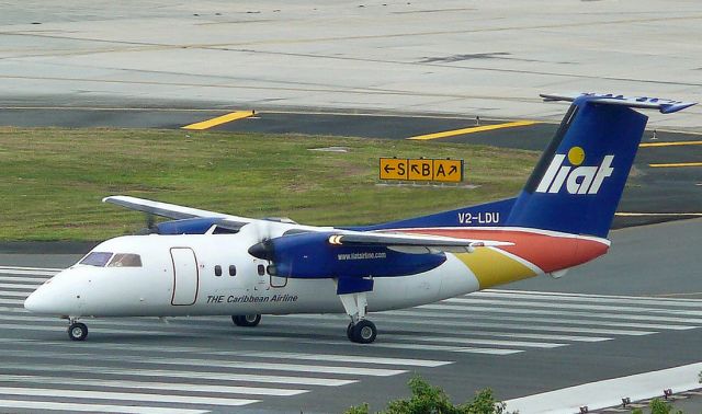 de Havilland Dash 8-100 (V2-LDU)