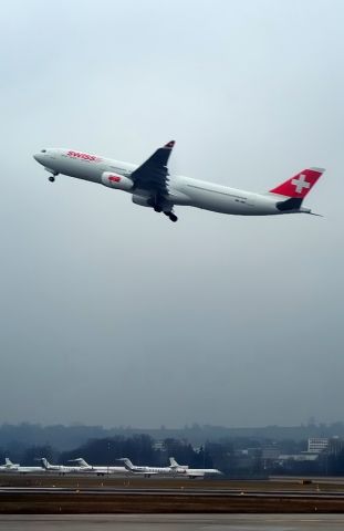 Airbus A330-300 (HB-JHC) - 2012