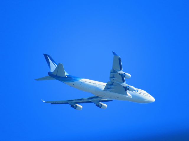 Boeing 747-400 (F-HSEA) - On final approach to Montreal