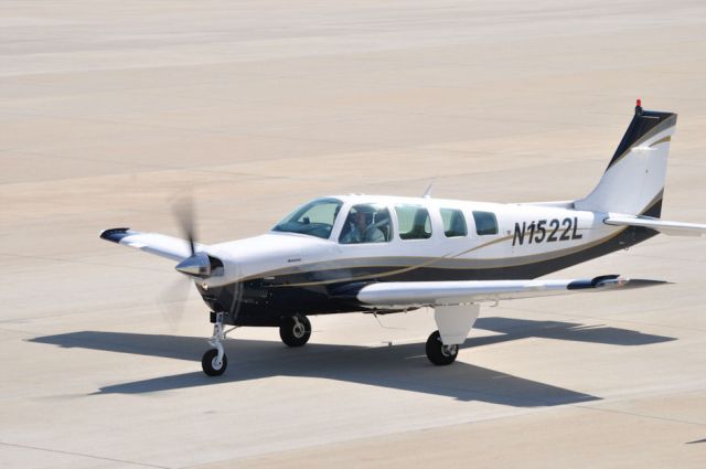 Beechcraft Bonanza (36) (N1522L)