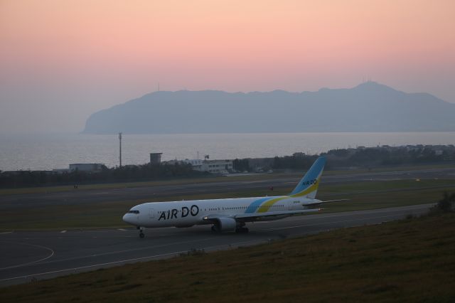BOEING 767-300 (JA98AD) - 17 October 2015: HKD-HND.